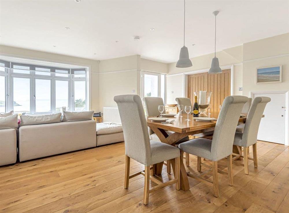 Spacious dining area at Highlands in St Mawes, Cornwall