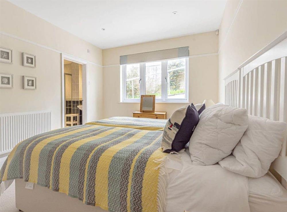 Twin bedroom at Highlands in St Mawes, Cornwall