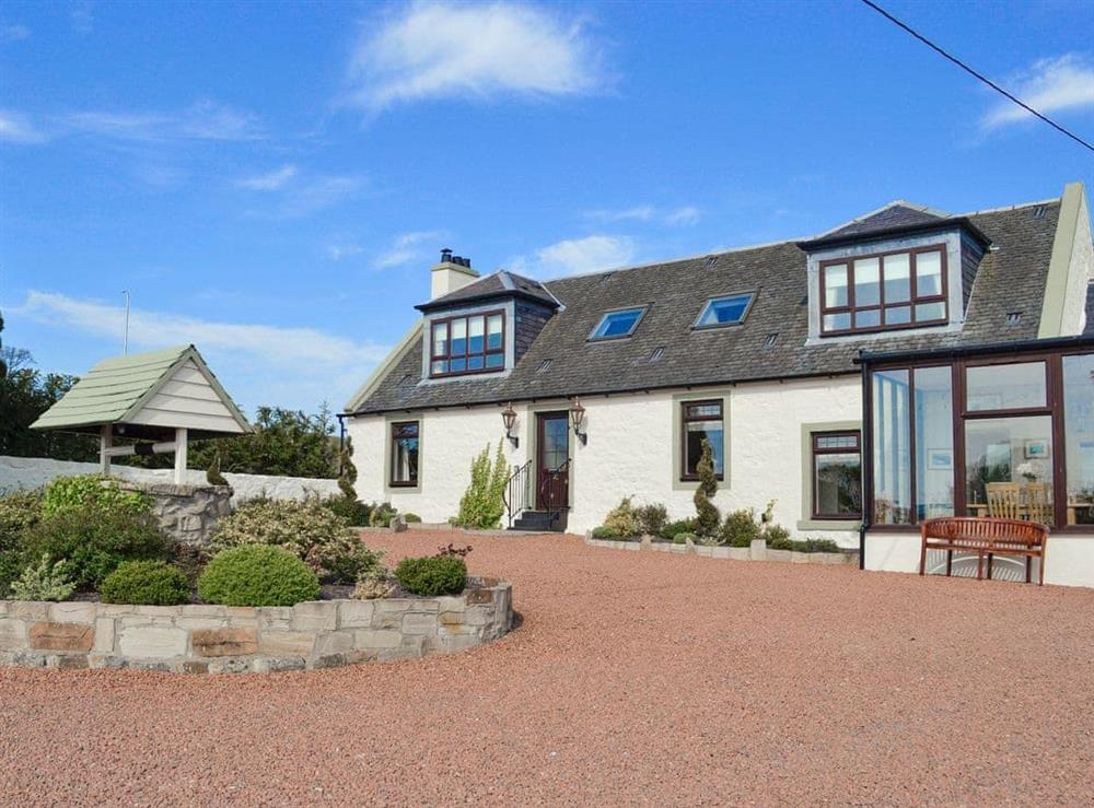 Spacious, detached farmhouse, complete with private hot tub at Hill End Farmhouse in Dalry, Ayrshire