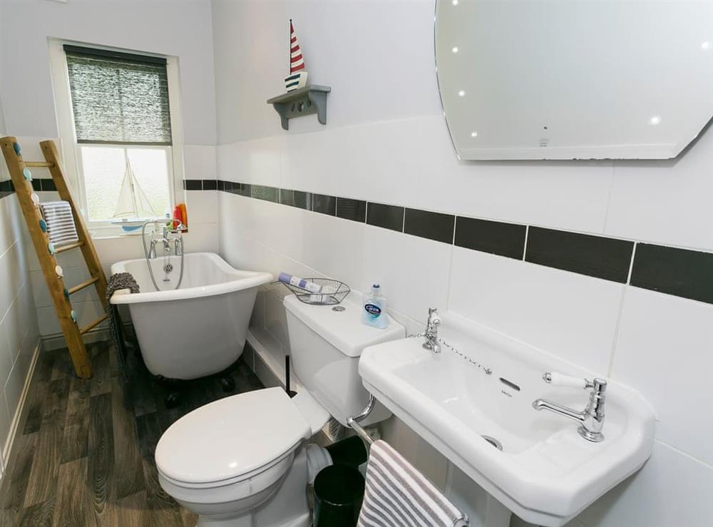 Immaculately presented bathroom with roll-top bath at Hill Farm Cottage in Brinkhill, near Alford, Lincolnshire