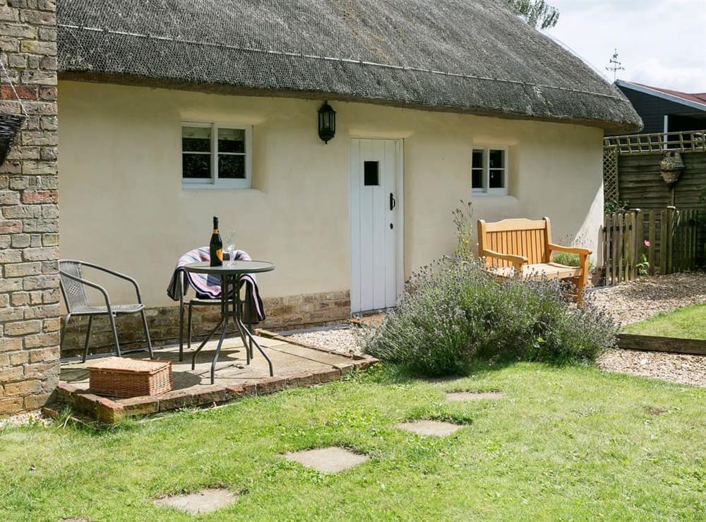 Peaceful sitting-out-area at Hill Farm Cottage in Brinkhill, near Alford, Lincolnshire