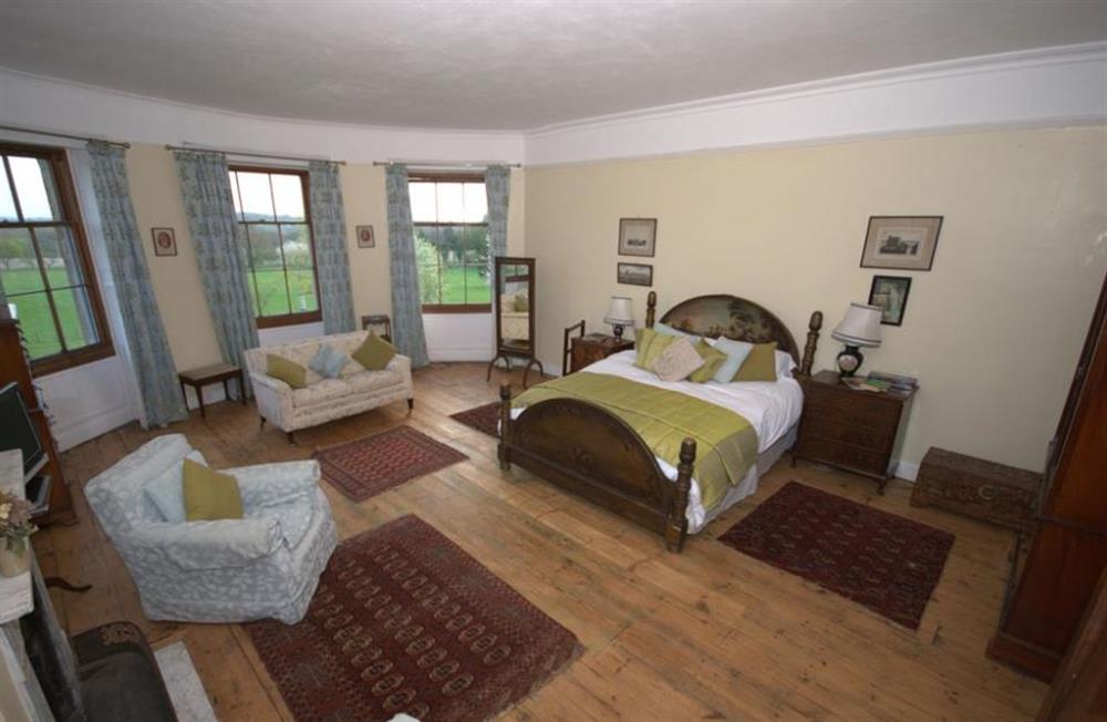 Hill Place in Swanmore, Hampshire sleeps 14