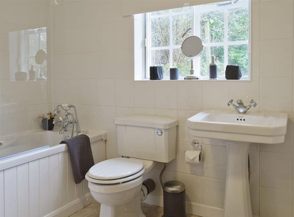 Elegant family bathroom at Hill View Cottage in Snowshill, Worcestershire