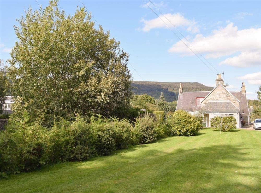 Well-maintained garden at Hill View House in Aberfeldy, Perthshire