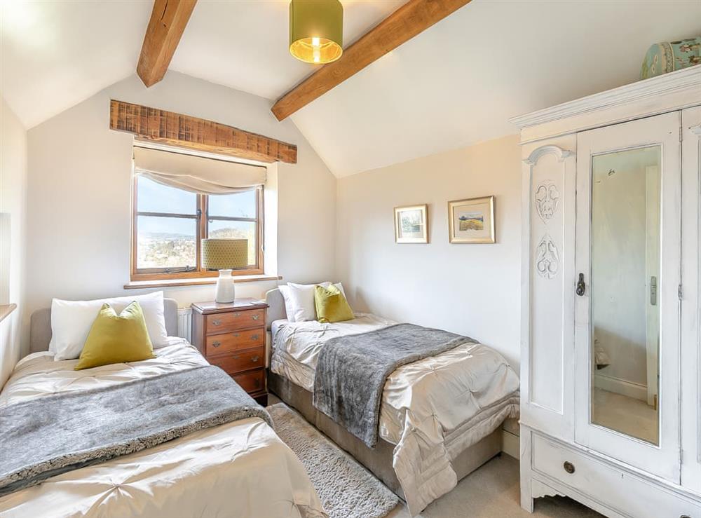 Twin bedroom at Hillcrest Cottage in Stroud, Gloucestershire