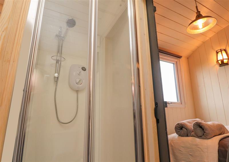 The bathroom at Hillcrest Shepherds Hut, Chipping
