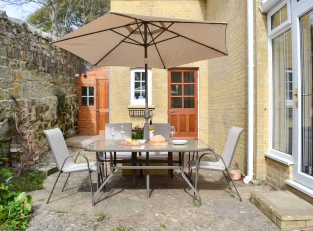 Outdoor dining area at Hillcroft in Niton Undercliff, near Ventnor, Isle of Wight