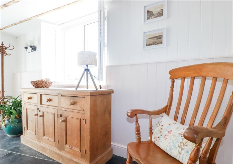 Inside at Hilldene, Treknow