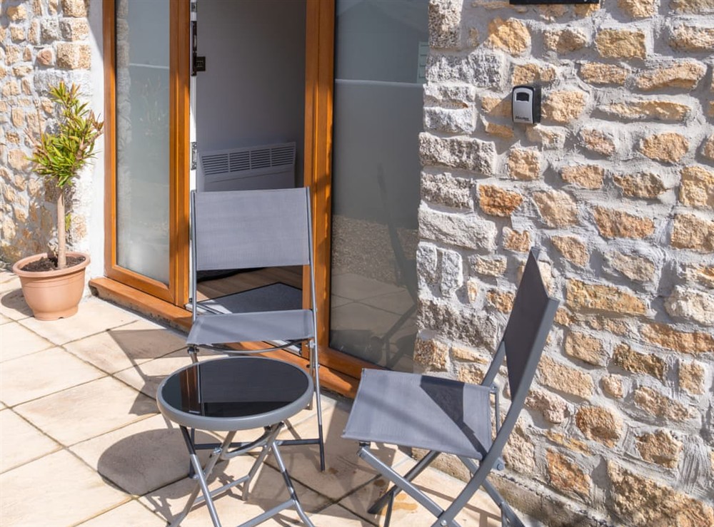 Sitting-out-area at Hillside Cottage in Porthleven, Cornwall