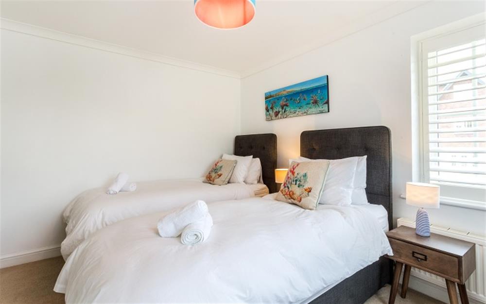 Airy and fresh twin room at Hilltop Cottage in Lyme Regis