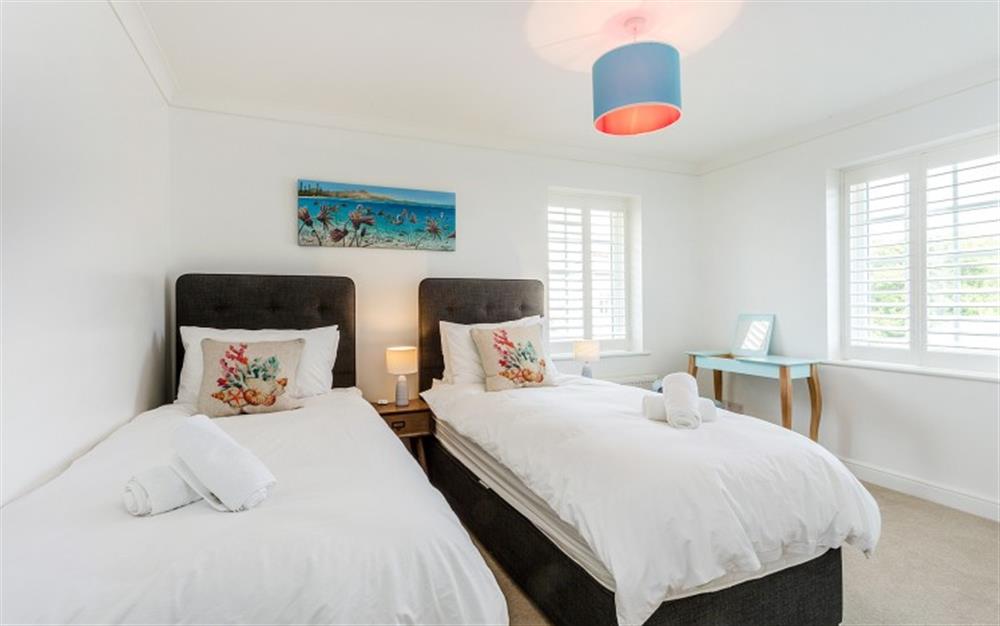 Bedroom 2 which can either have twin beds or zip-linked to a super king sized bed at Hilltop Cottage in Lyme Regis
