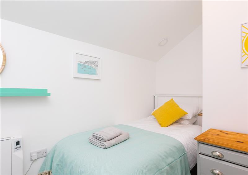 One of the 2 bedrooms at Hillywych Studio, Portreath