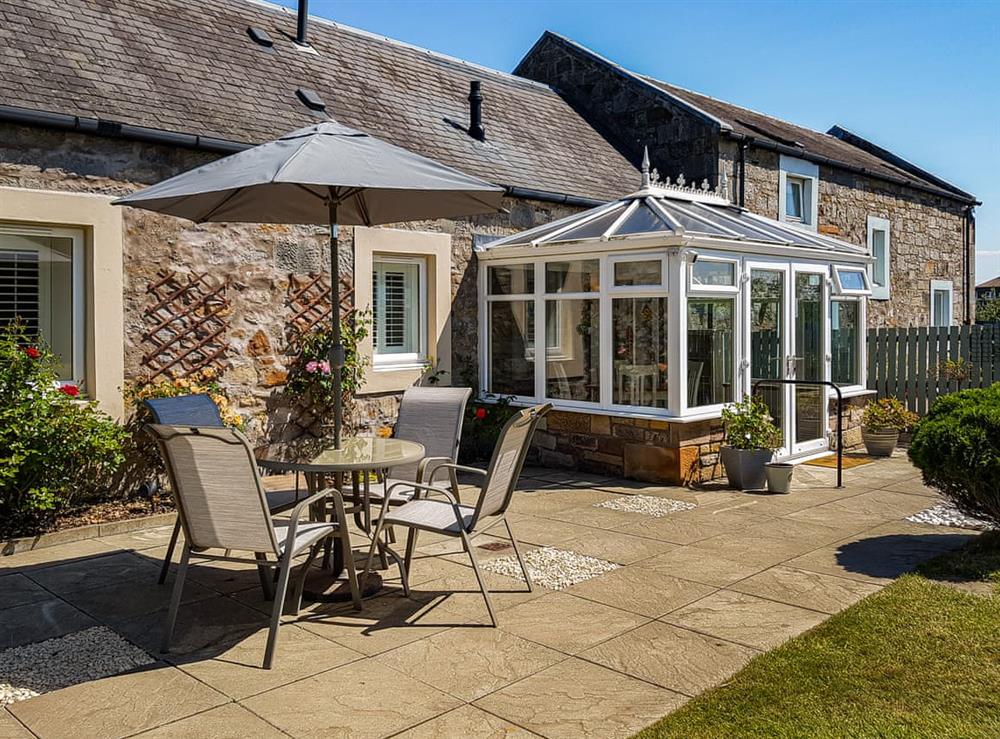 Sitting-out-area at Hilton Farm Steadings in Dunfermline, Fife