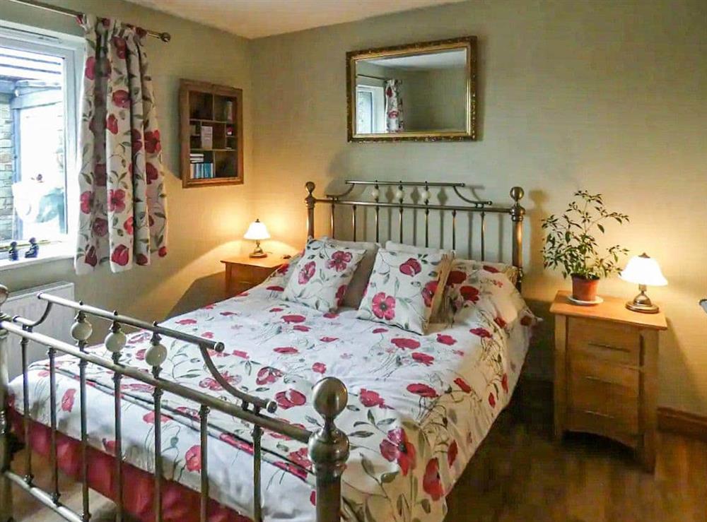 Double bedroom (photo 4) at Hindscarth in Camelford, Cornwall