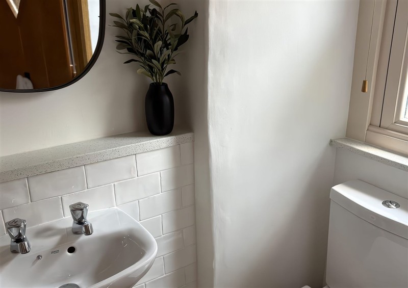 The bathroom at Hivewood Cottage, Haworth