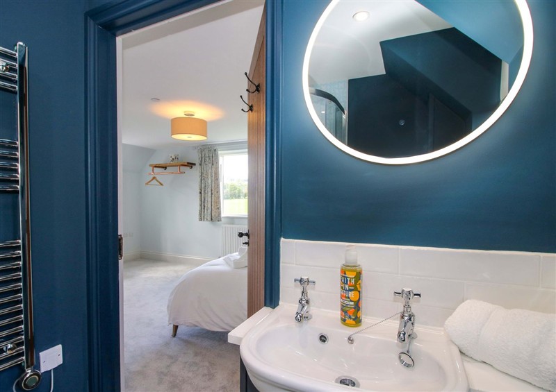 Bathroom (photo 2) at Hoddell Pitch Cottage, Kinnerton near New Radnor
