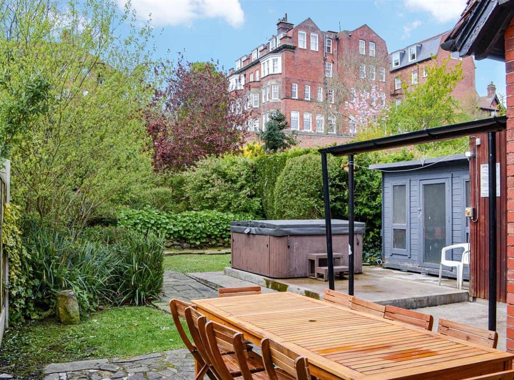 Sitting-out-area at Holbeck House in Scarborough, North Yorkshire