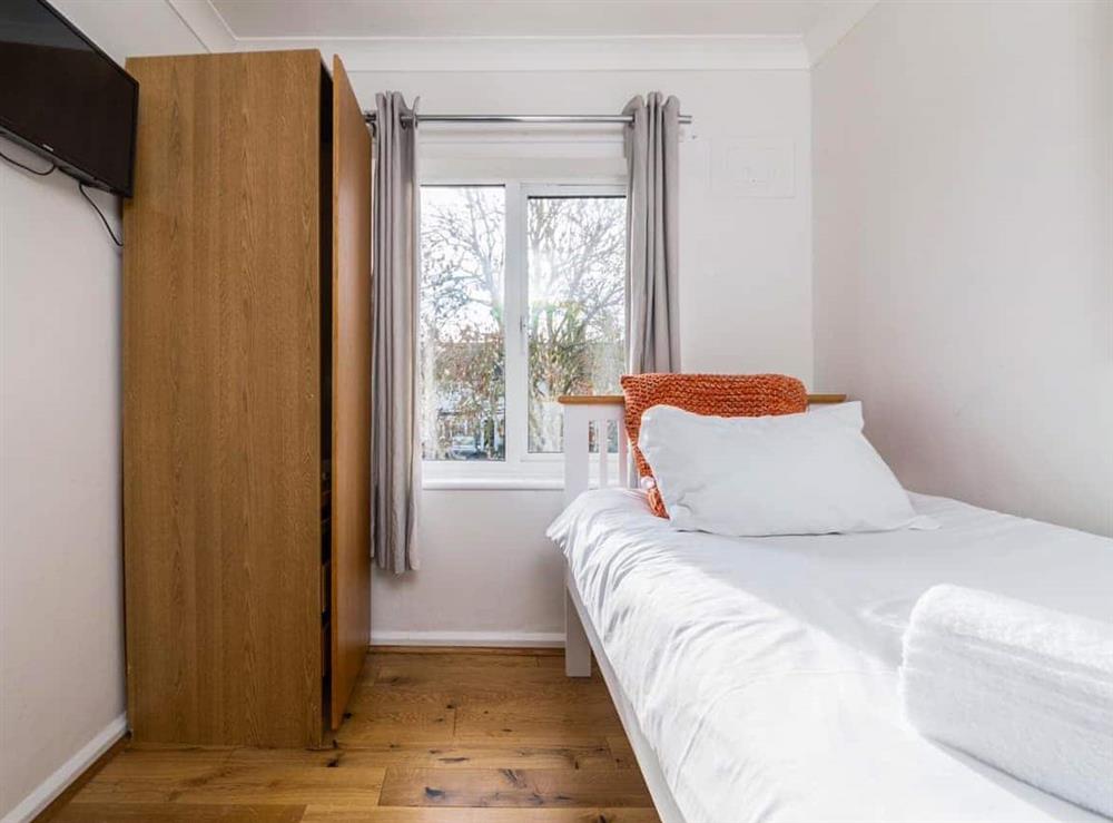 Single bedroom at Holbrook House in Cambridge, Cambridgeshire