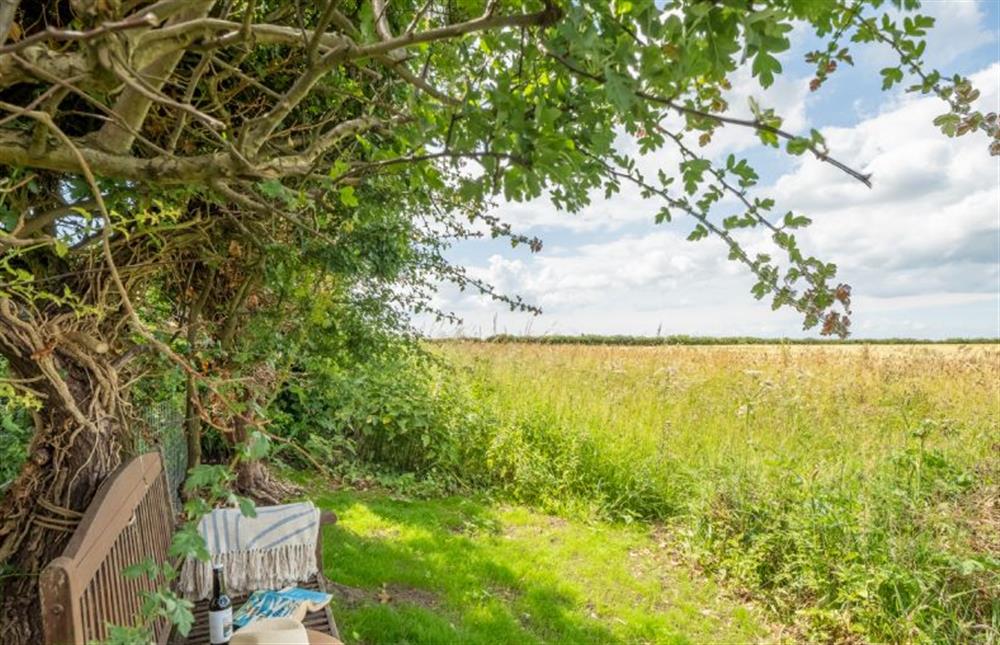 At the bottom of the garden enjoy a romantic and quiet place at Holkham Skies, Wells-next-the-Sea
