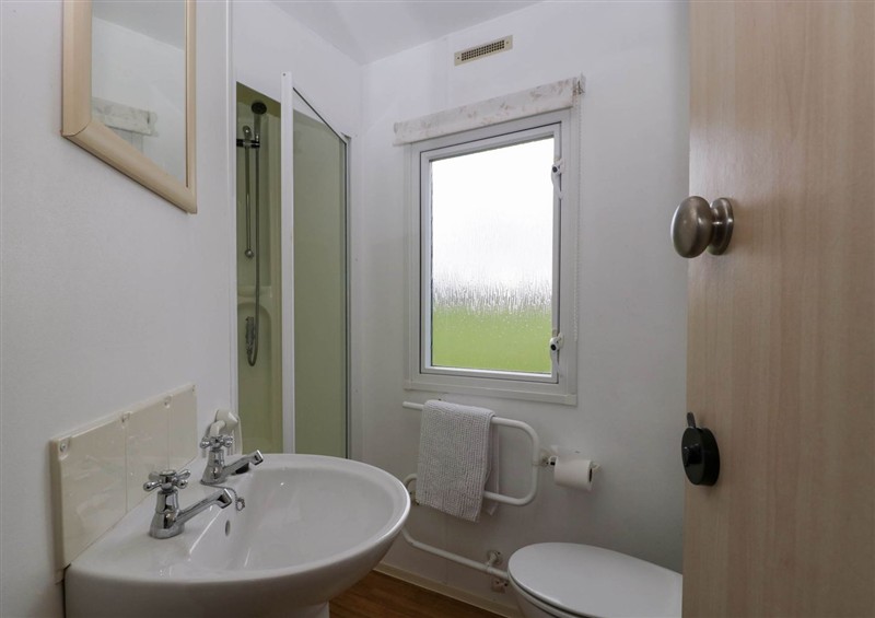 The bathroom at Hollie, Raglan