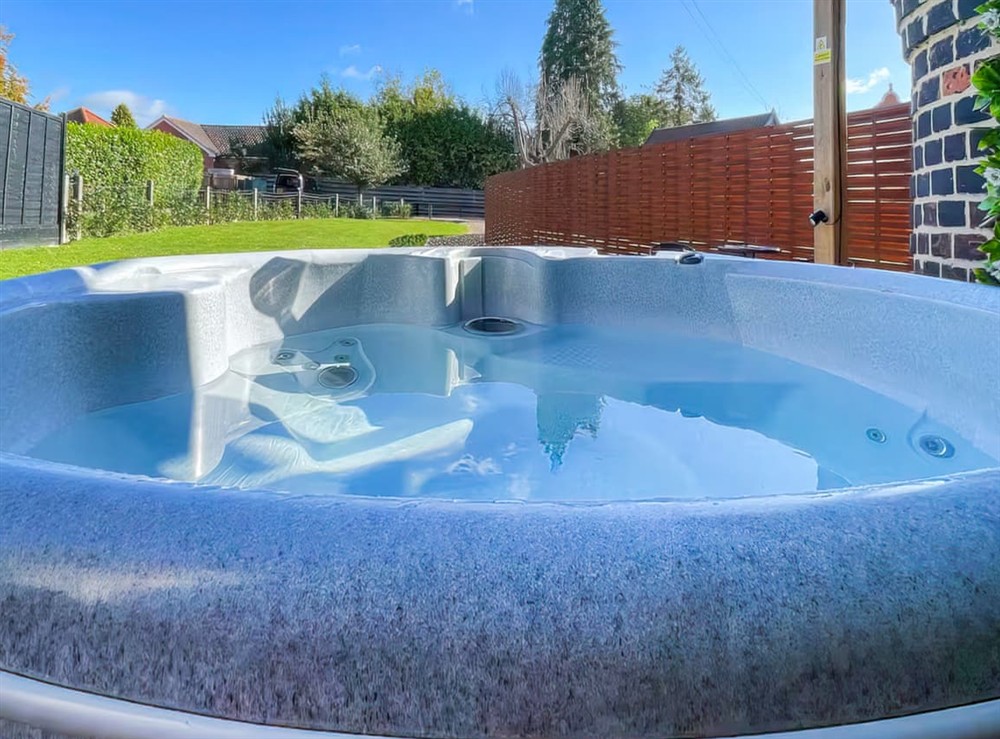 Hot tub at Holly Barn in Tacolneston, Norfolk