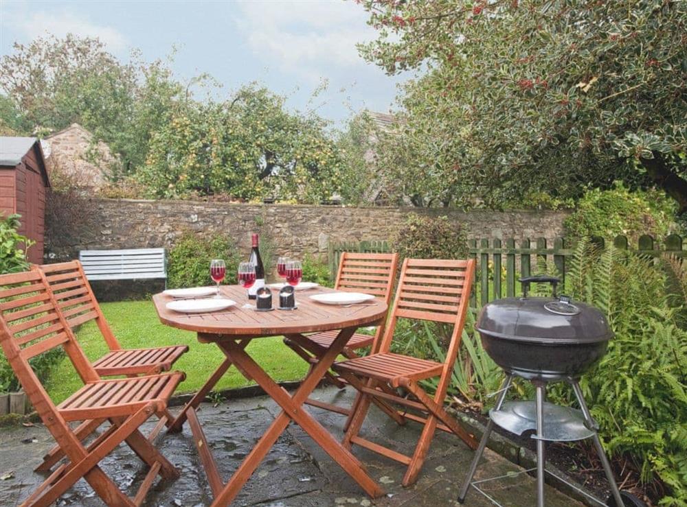 Sitting-out-area at Holly Cottage in Bellerby, Wensleydale, North Yorkshire