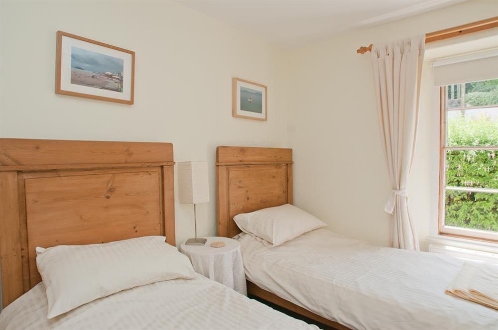 Twin bedroom with 2'9" French beds at Holly Cottage in Devon Road, Salcombe