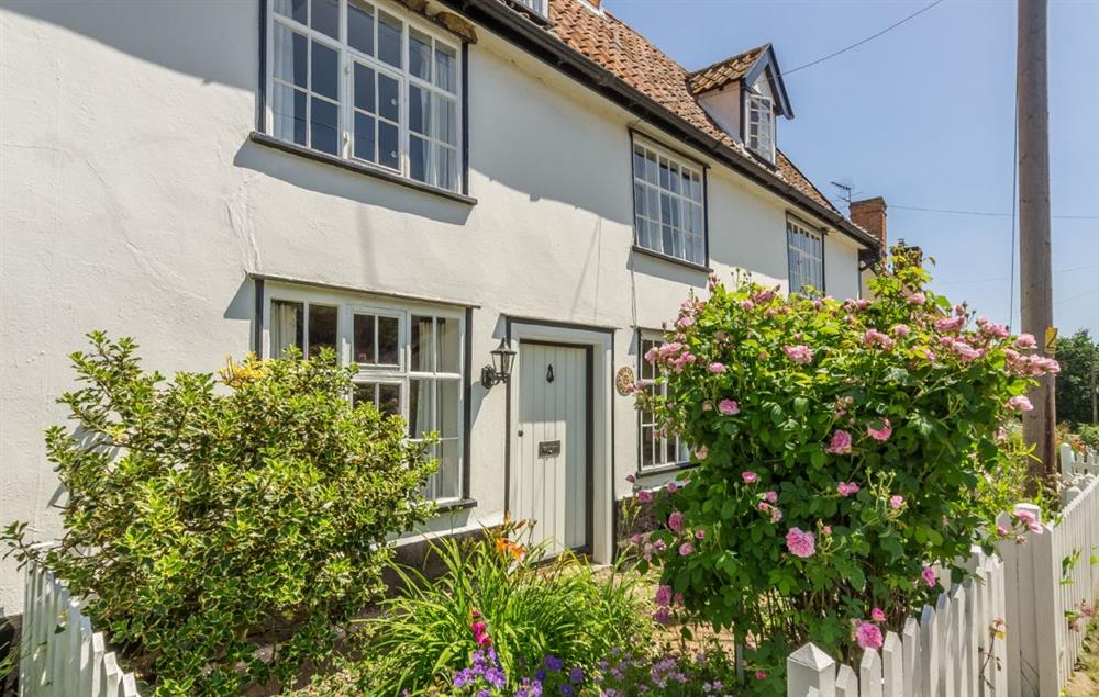 Holly Cottage is a mid-terrace property situated in the quiet Suffolk village of Huntingfield at Holly Cottage, Huntingfield