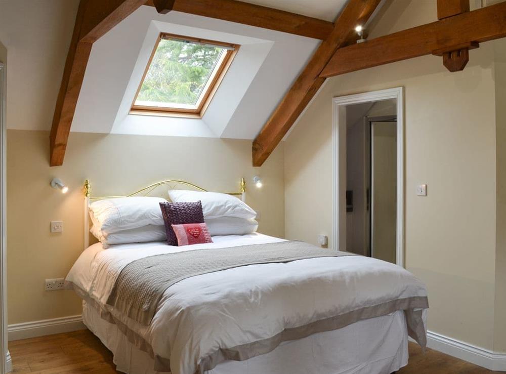Double bedroom with en-suite at Holly Cottage in Longhoughton, near Alnwick, Northumberland, England