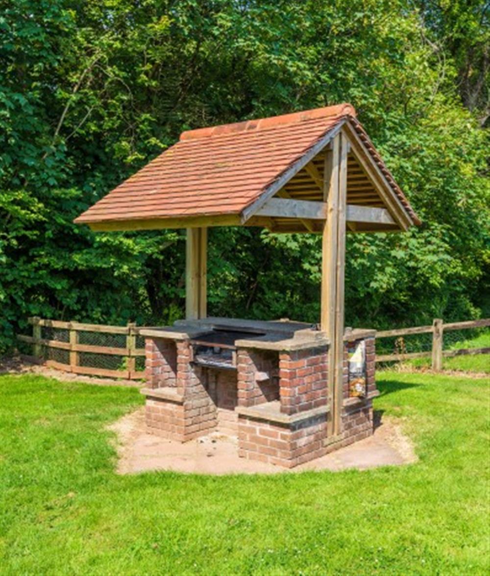 Built in barbecue in the communal gardens at Holly Cottage in Slapton