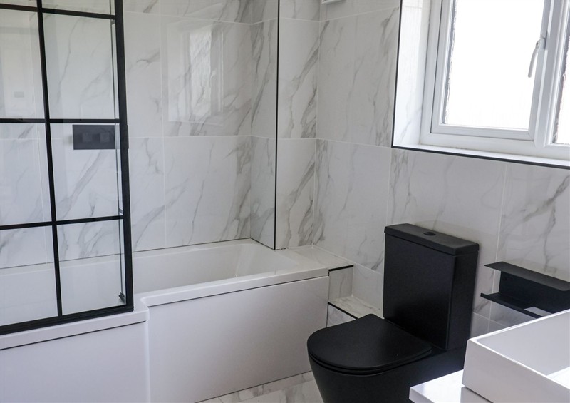 Bathroom (photo 3) at Holly Farm and Annexe, Holly Farm near Brantham