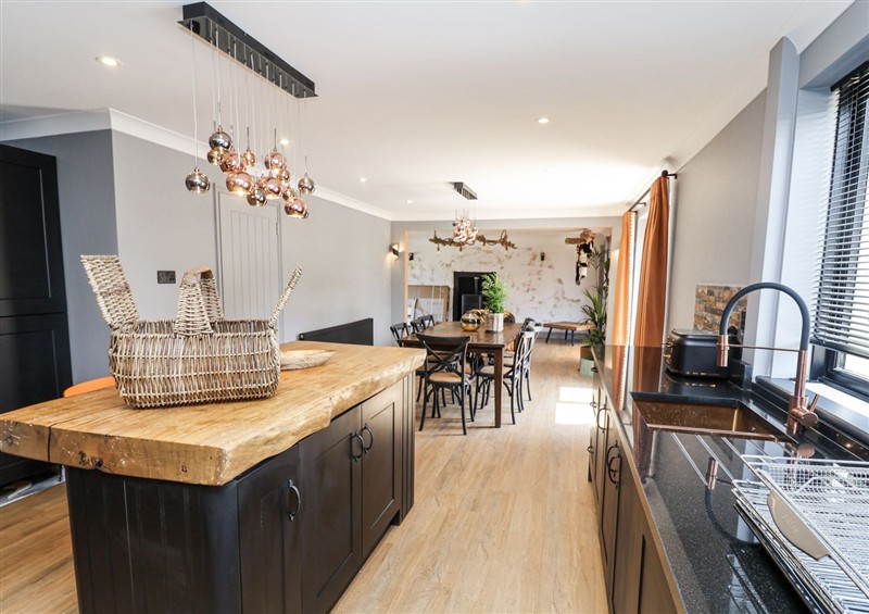 The kitchen (photo 4) at Holly Farm and Annexe, Holly Farm near Brantham