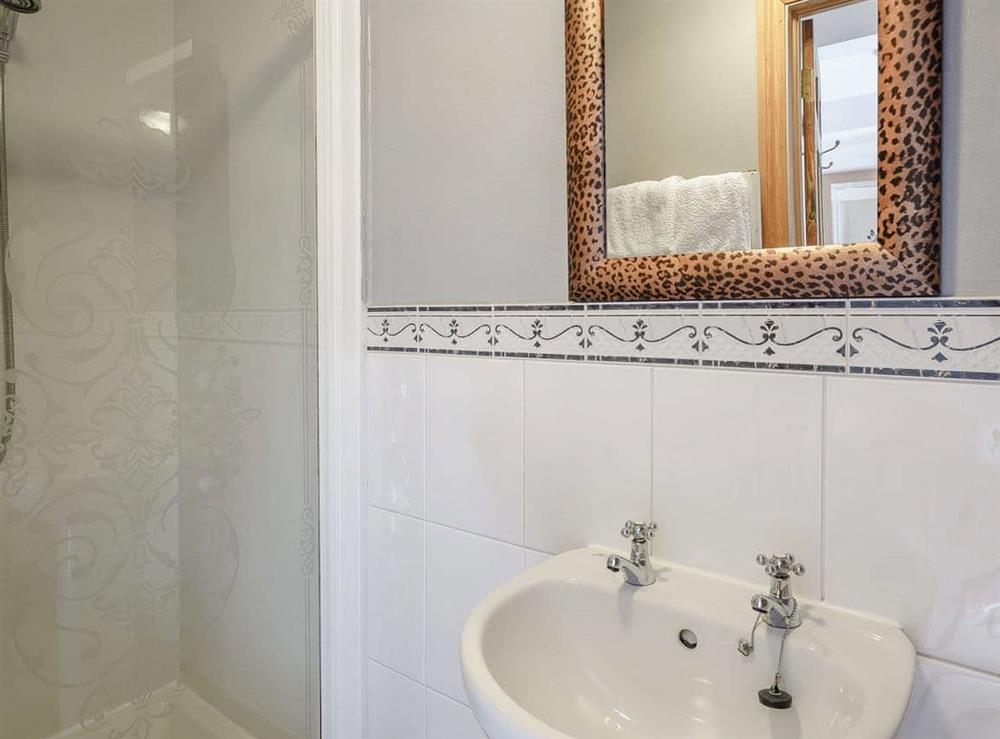En-suite (photo 3) at Holly House in Pooley Bridge, near Ullswater, Cumbria