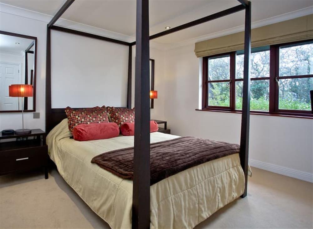Four Poster bedroom at Holly in Woodland Retreat, Wadebridge