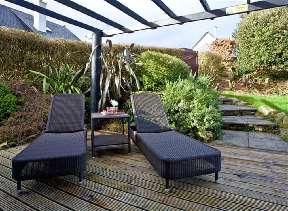 Sitting-out-area at Holly in Woodland Retreat, Wadebridge