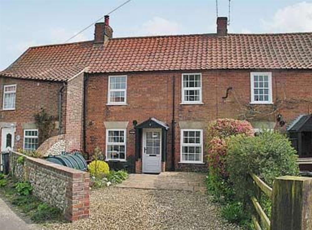 Hollyhocks Cottage in Docking, Norfolk sleeps 4