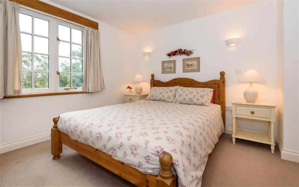 Double bedroom with en-suite at Holm Oak Cottage in Looe