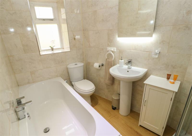 The bathroom at Holmdale Cottage, Netherton