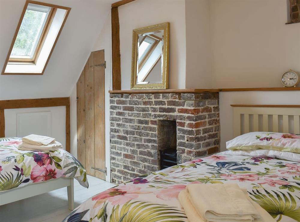 Delightful twin bedroom at Holme Cottage in Eastry, near Sandwich, Kent