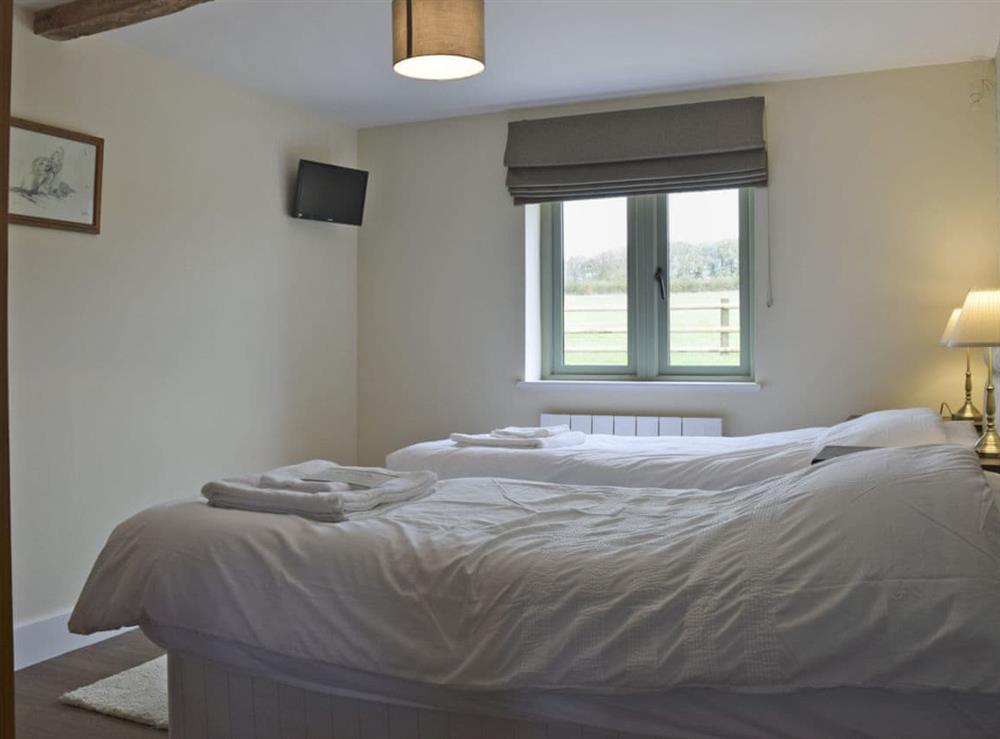 Comfortable twin bedroom at Wagtail Cottage, 