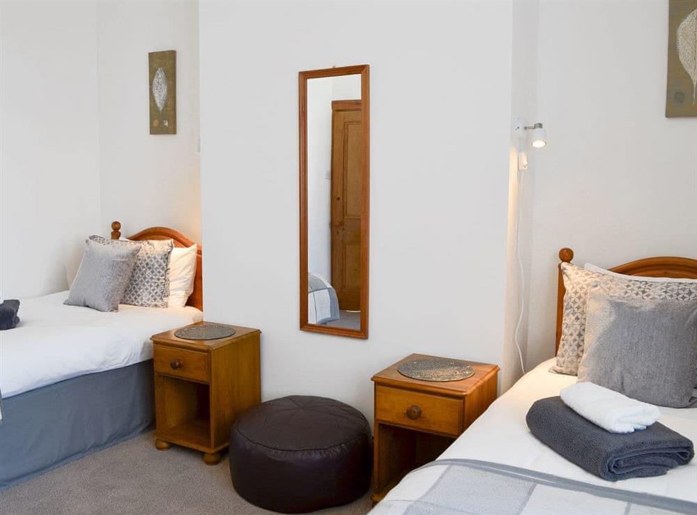 Good-sized twin bedroom at Holmlea in Alnwick, Northumberland