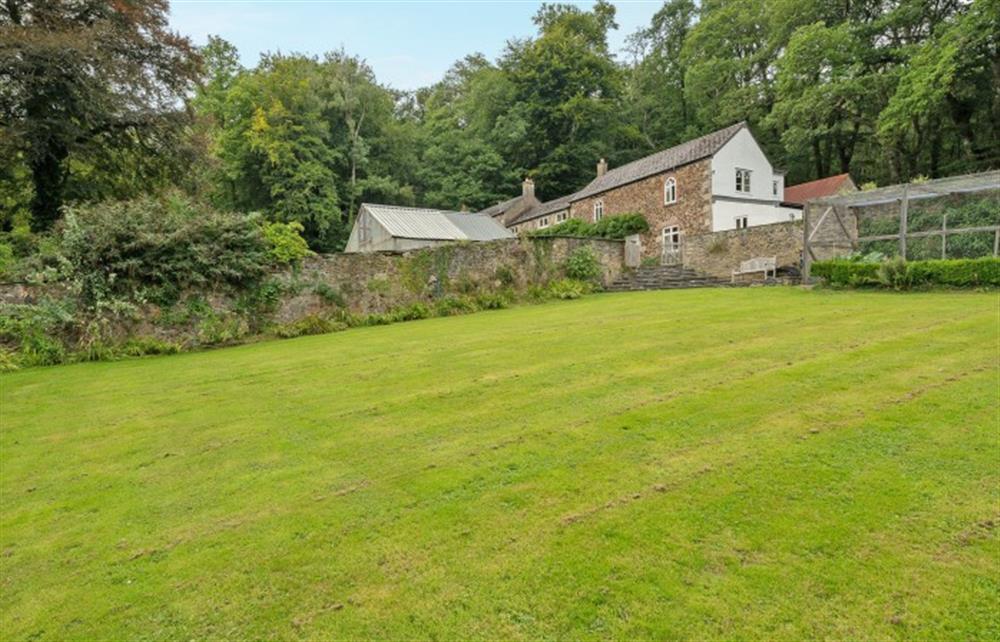 Holne Chase Carriage House in Ashburton, Devon sleeps 8