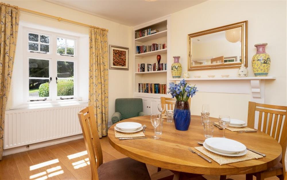 The dining room. at Holne Chase Grooms Cottage in Ashburton