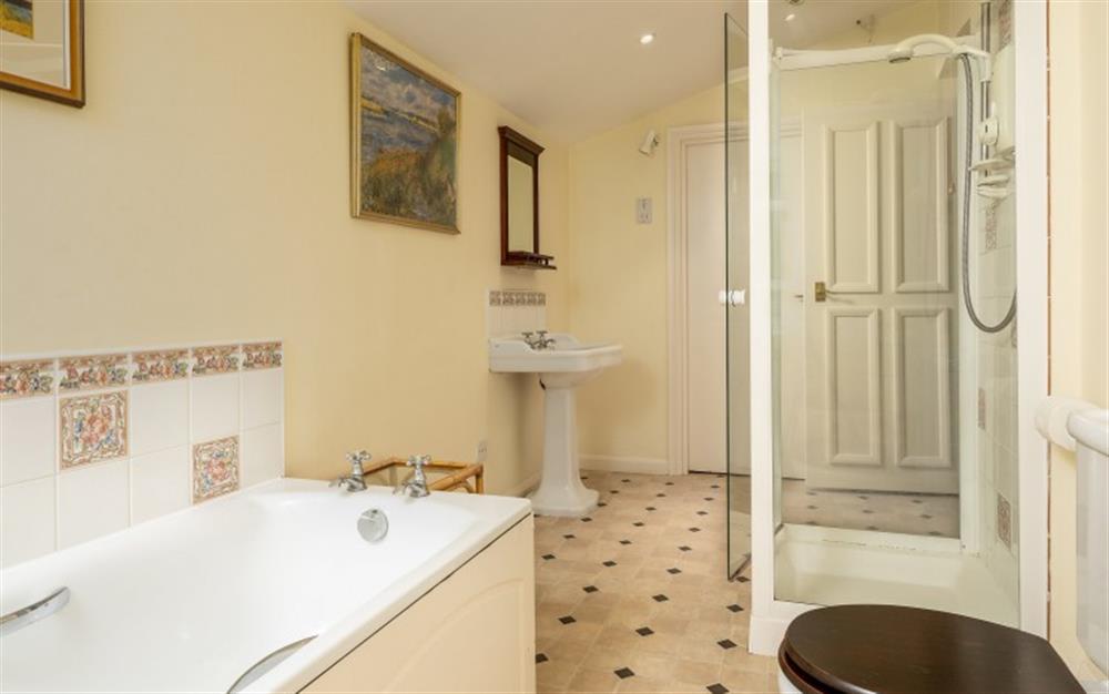 The Jack and Jill bathroom that can either be a family bathroom accessed from the hall, or an ensuite bathroom accessed from the double bedroom. at Holne Chase Grooms Cottage in Ashburton