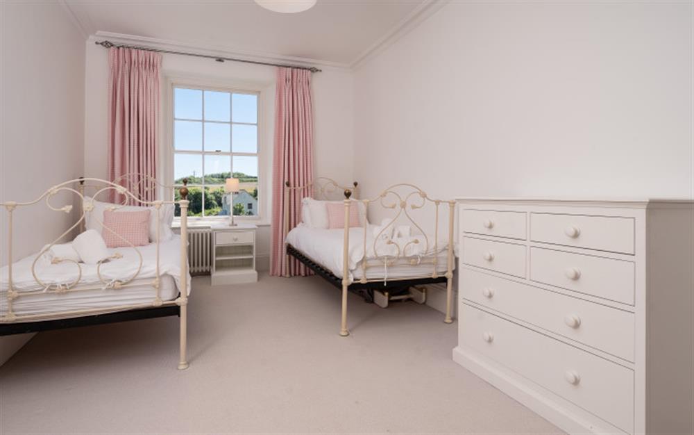 One of the twin bedrooms, with room for a cot. at Holset House in East Portlemouth