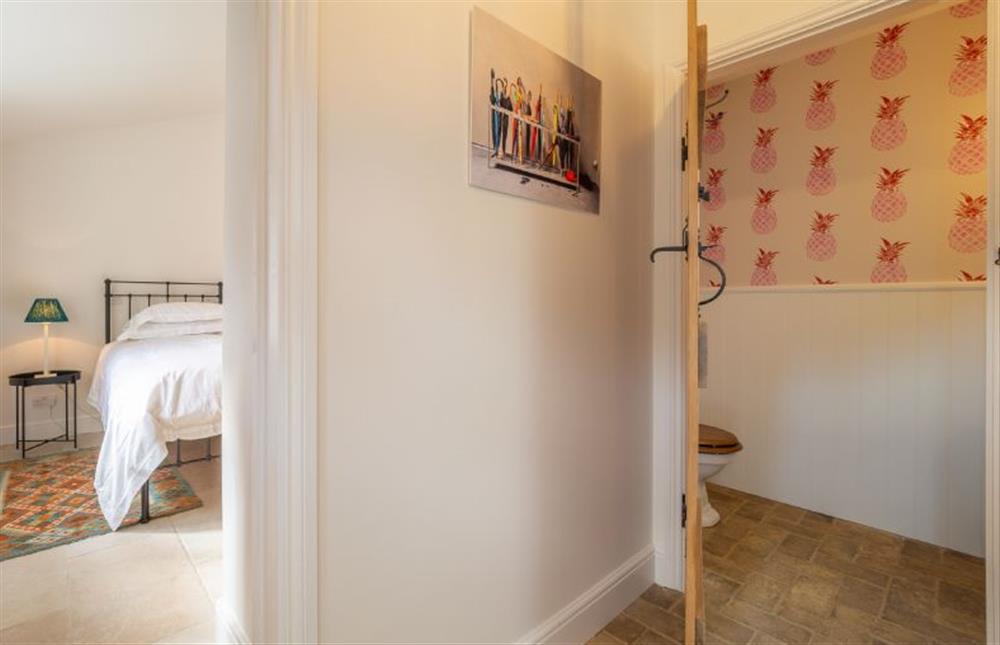 The Stable bedroom and en-suite shower room at Holt Coach House, Edwardstone