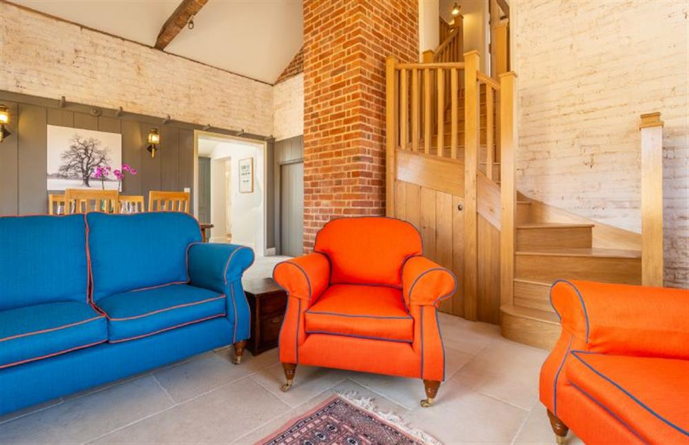 The bright and airy sitting area with vibrant furnishings at Holt Coach House, Sudbury