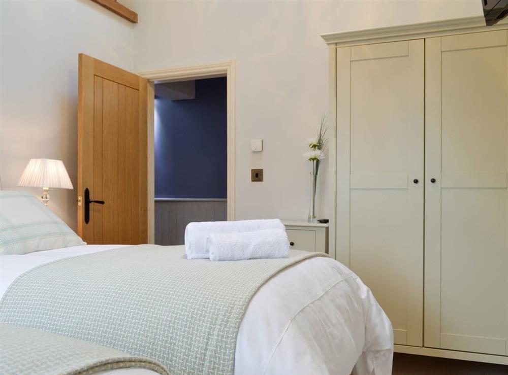 Comfortable twin bedroom at Applegate Cottage, 
