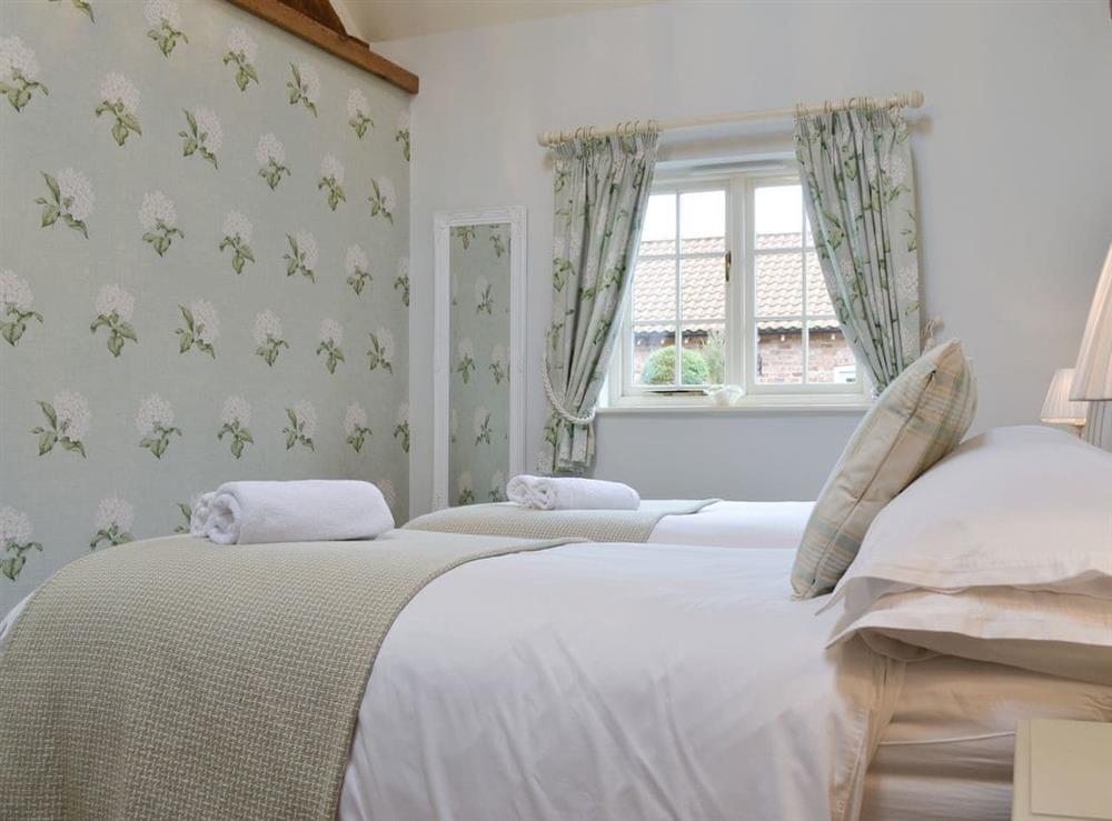 Good sized twin bedroom at Applegate Cottage, 