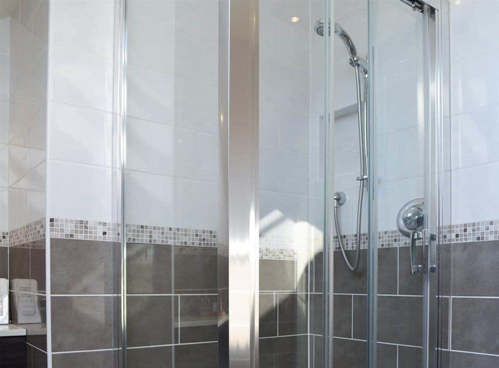Spacious shower cubicle
